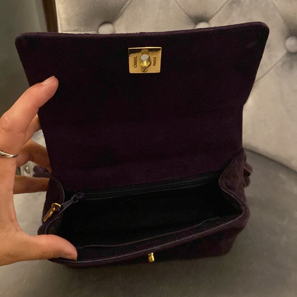 Classic Purple Velvet Quilted Single Shoulder Bag. Used. - Picture 4 of 5